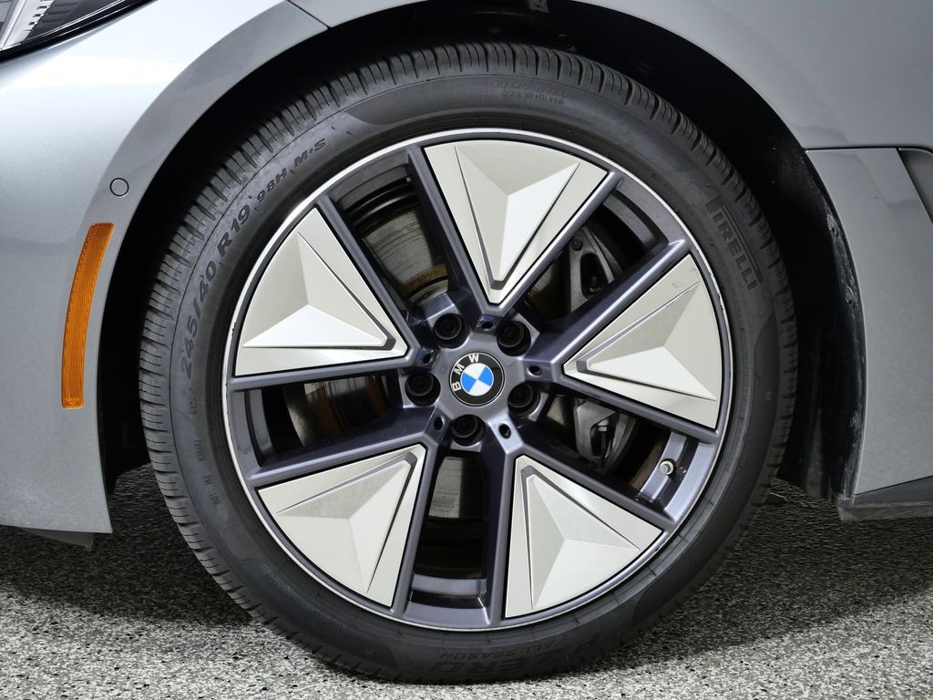 Thumbnail: 2025 BMW i4 - 18