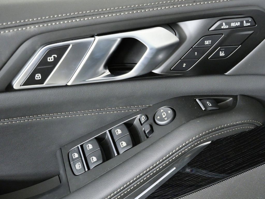 Thumbnail: 2026 BMW X7 - 37