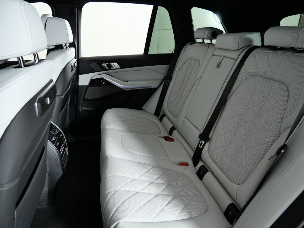 Thumbnail: 2026 BMW X5 - 33