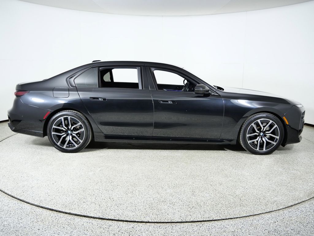 Thumbnail: 2023 BMW 7 Series - 10