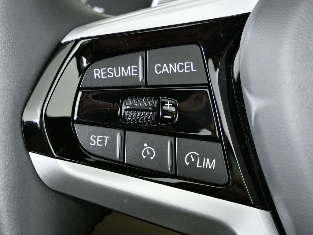 Thumbnail: 2025 BMW 3 Series - 43