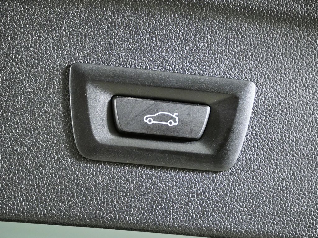 Thumbnail: 2023 BMW iX - 29