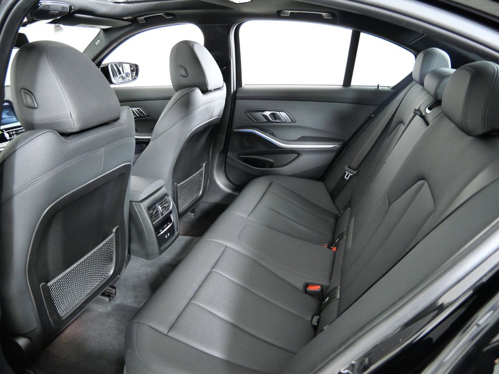 Thumbnail: 2021 BMW 3 Series - 31