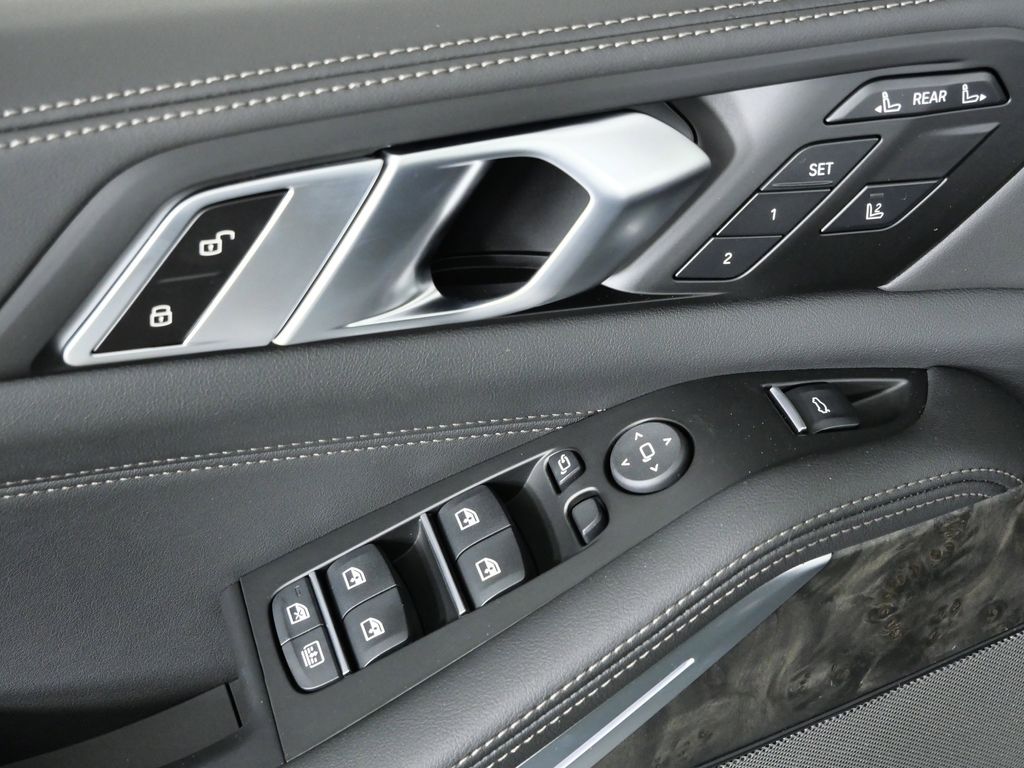 Thumbnail: 2026 BMW X7 - 37