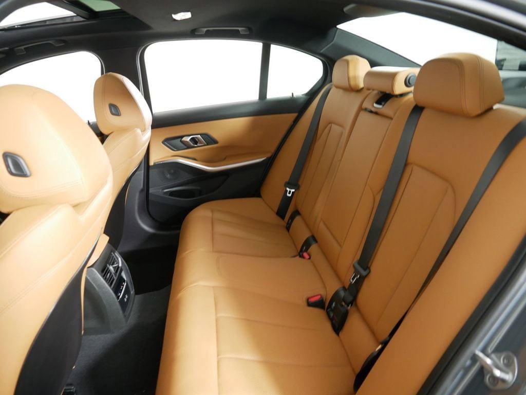 Thumbnail: 2025 BMW 3 Series - 30