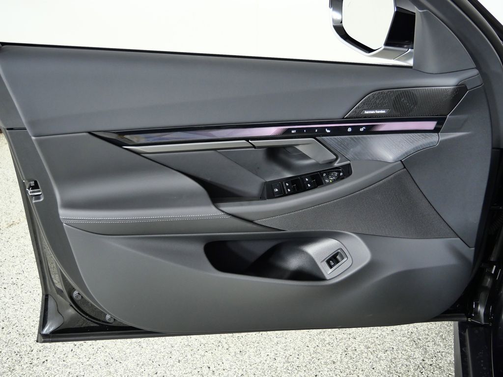 Thumbnail: 2026 BMW 5 Series - 31