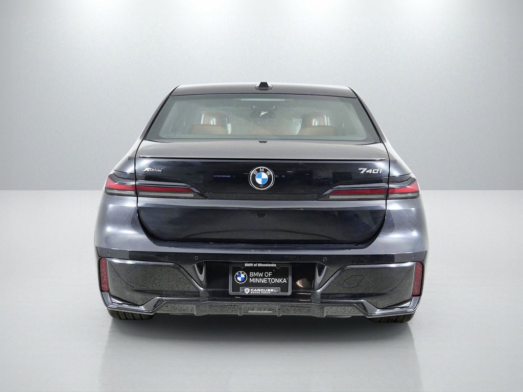 Thumbnail: 2026 BMW 7 Series - 10