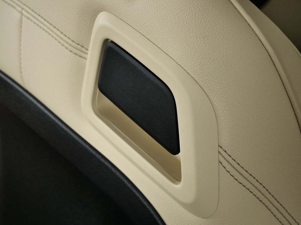 Thumbnail: 2025 BMW 4 Series - 25