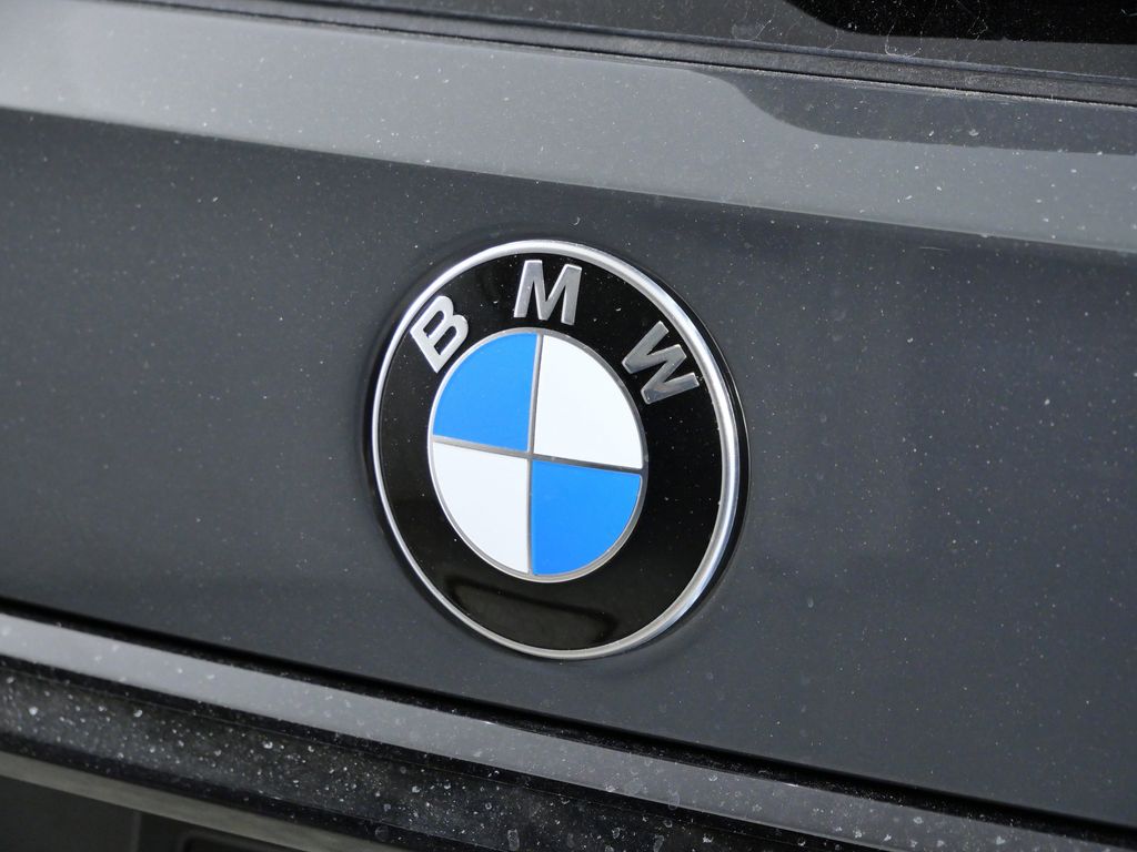 Thumbnail: 2026 BMW X7 - 11