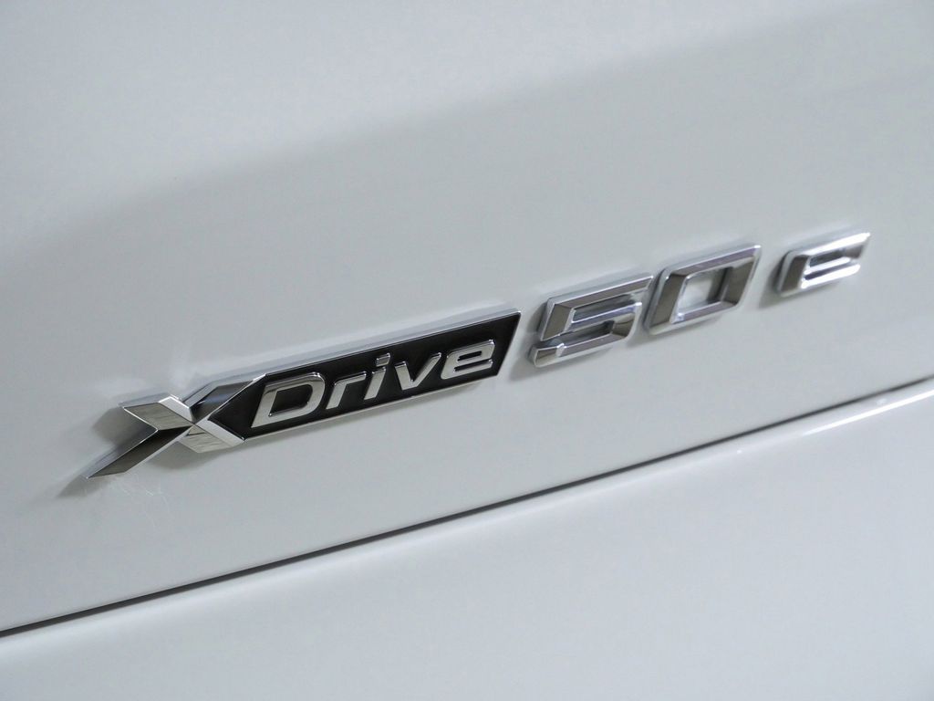 Thumbnail: 2026 BMW X5 - 12