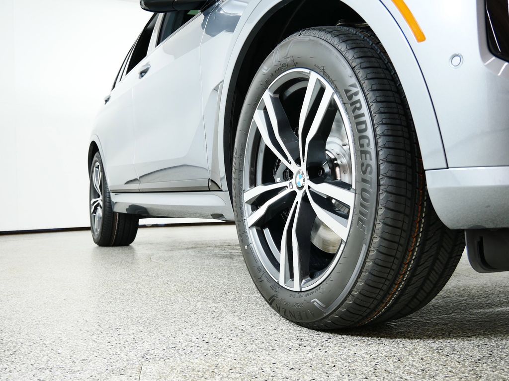 Thumbnail: 2026 BMW X7 - 5