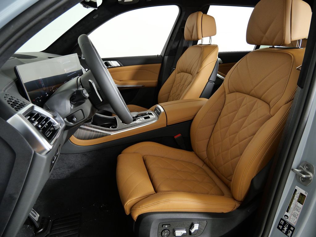 Thumbnail: 2026 BMW X7 - 38