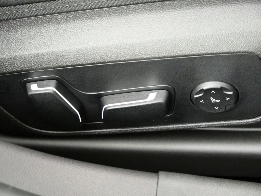 Thumbnail: 2026 BMW 3 Series - 22