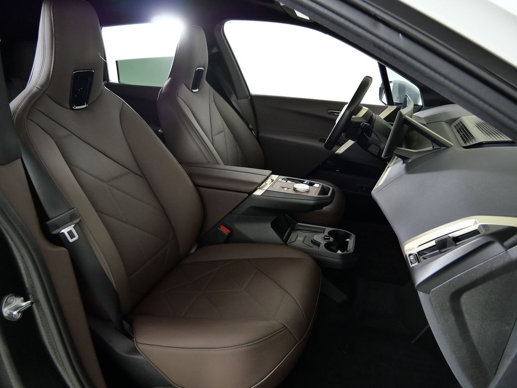 Thumbnail: 2023 BMW iX - 27
