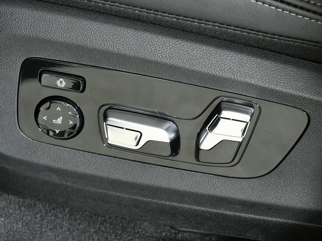 Thumbnail: 2026 BMW X7 - 39