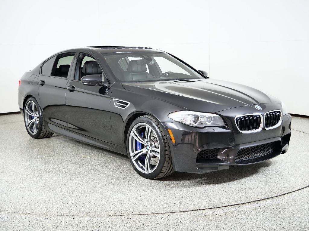 Thumbnail: 2013 BMW M5 - 8