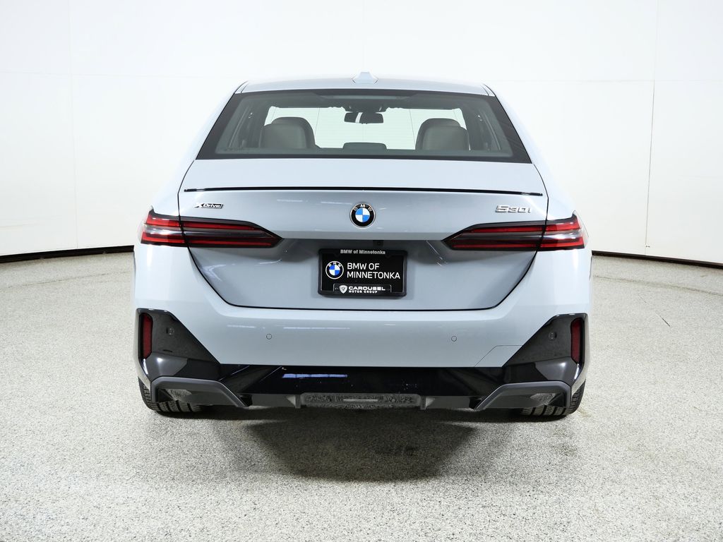 Thumbnail: 2026 BMW 5 Series - 10