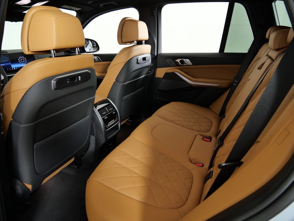 Thumbnail: 2026 BMW X5 - 32