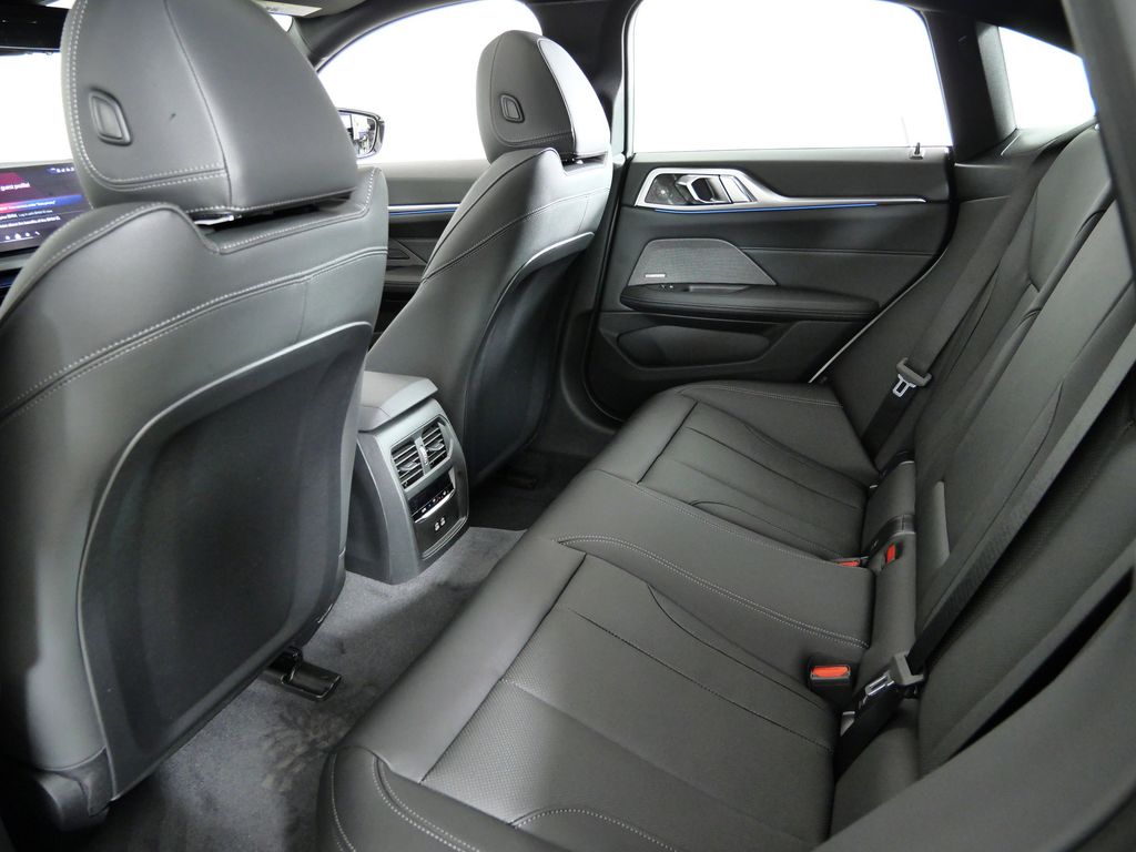 Thumbnail: 2026 BMW i4 - 30