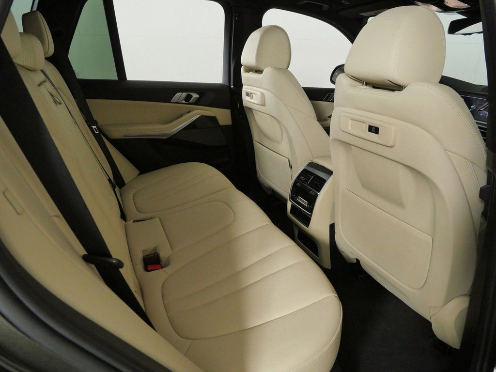 Thumbnail: 2021 BMW X5 - 25