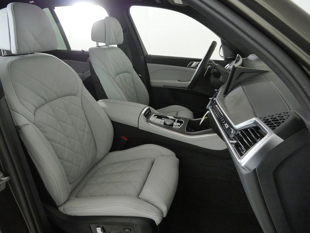 Thumbnail: 2026 BMW X5 - 21