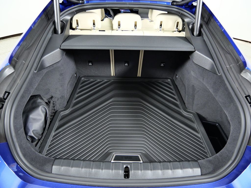 Thumbnail: 2025 BMW i4 - 27