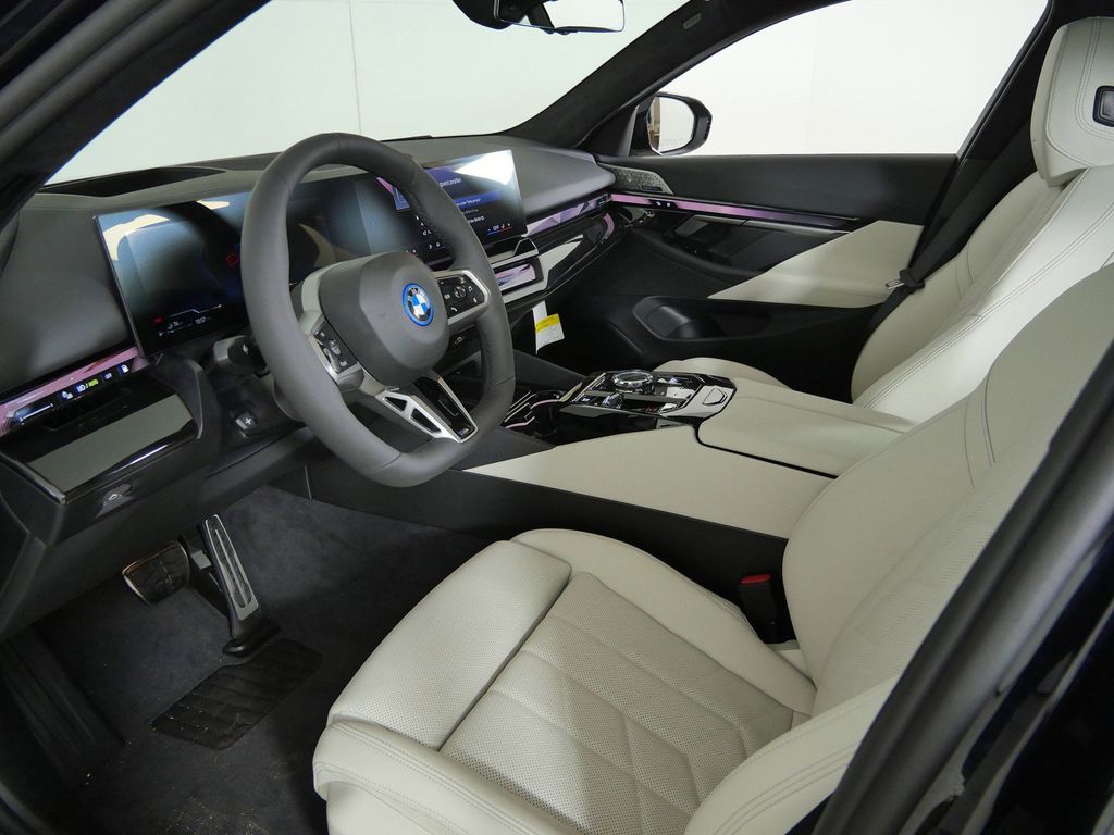 Thumbnail: 2027 BMW 5 Series - 34