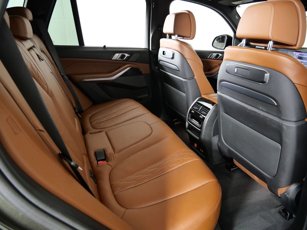 Thumbnail: 2025 BMW X5 - 31