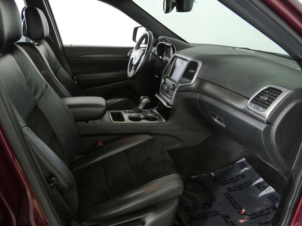 Thumbnail: 2017 Jeep Grand Cherokee - 18