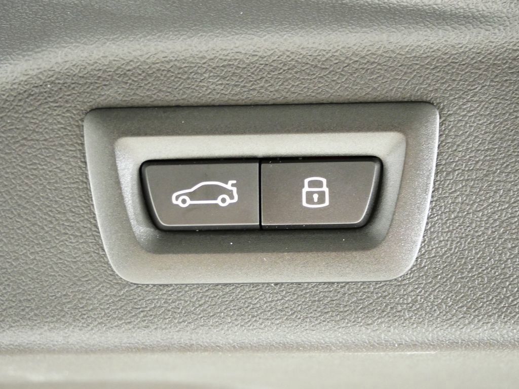 Thumbnail: 2026 BMW X7 - 32