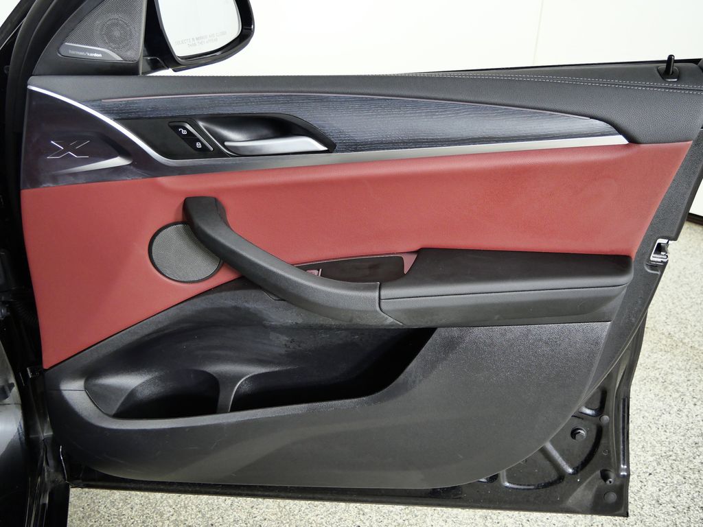 Thumbnail: 2025 BMW X4 - 23