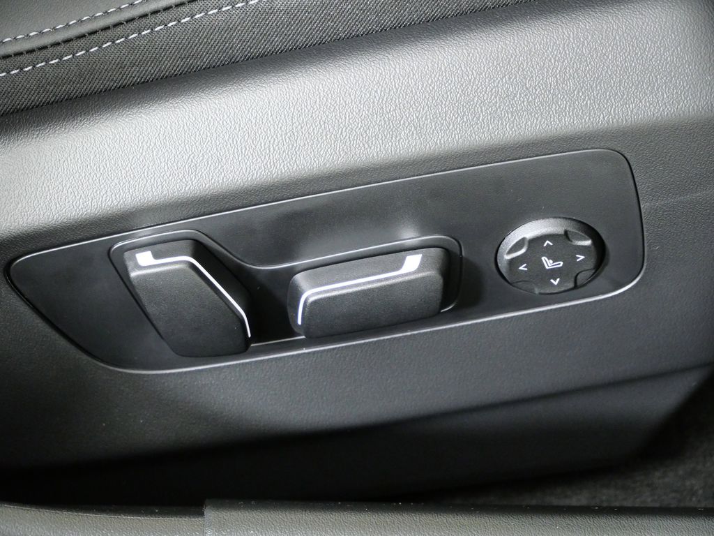 Thumbnail: 2026 BMW 5 Series - 22