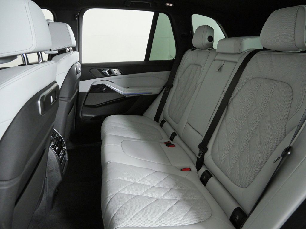 Thumbnail: 2026 BMW X5 - 33