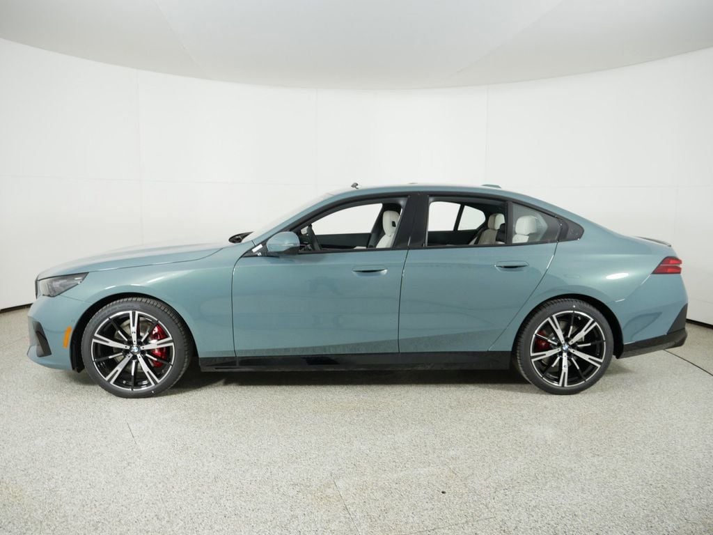 Thumbnail: 2025 BMW 5 Series - 16