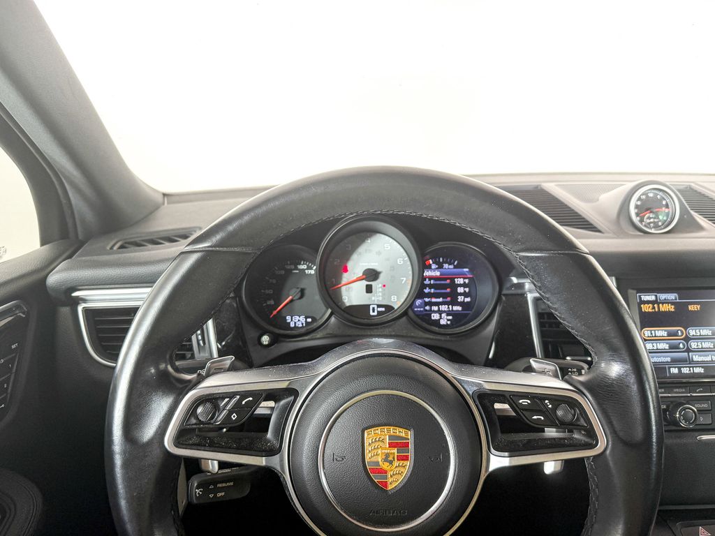 Thumbnail: 2015 Porsche Macan - 8