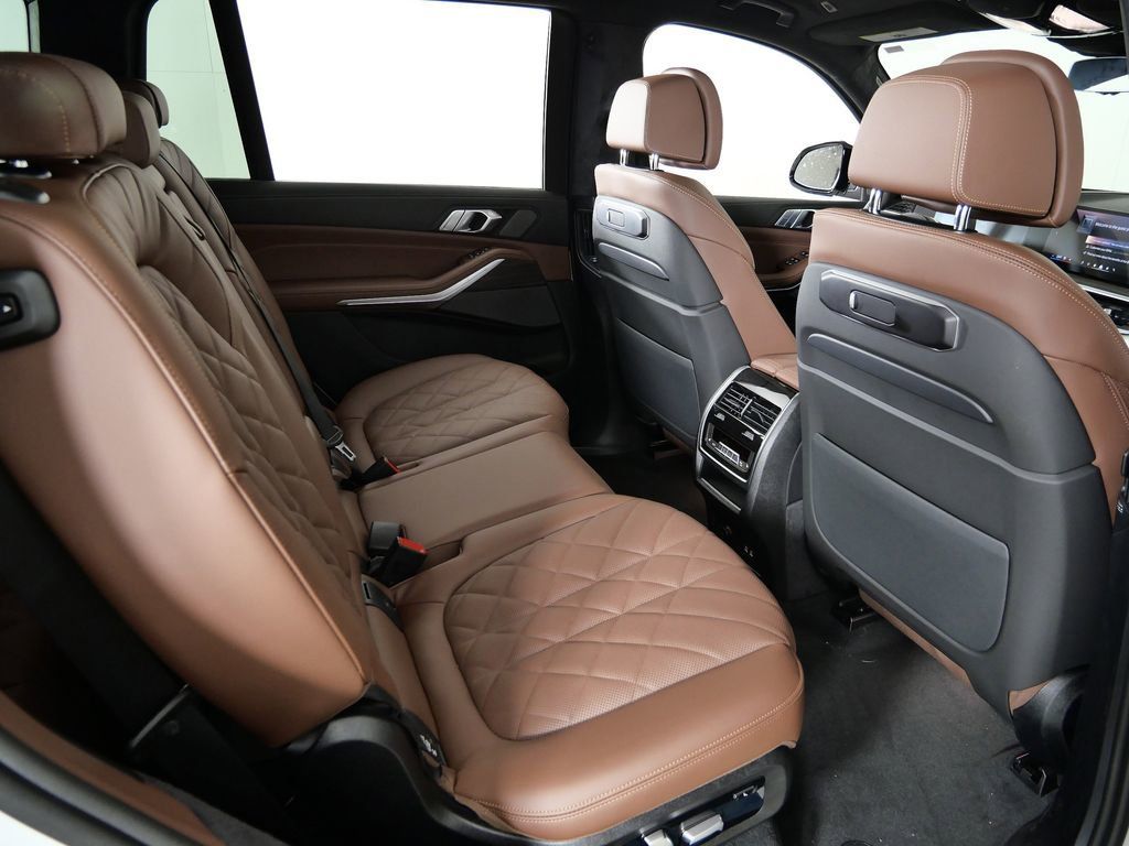 Thumbnail: 2026 BMW X7 - 28