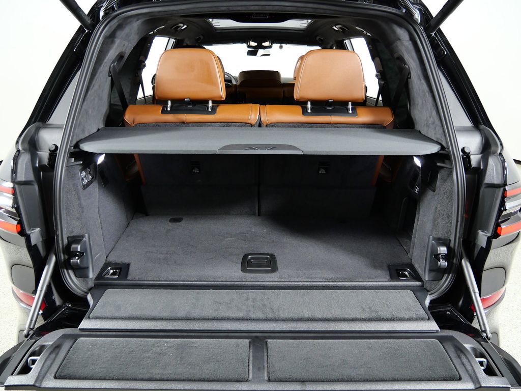 Thumbnail: 2026 BMW X7 - 30
