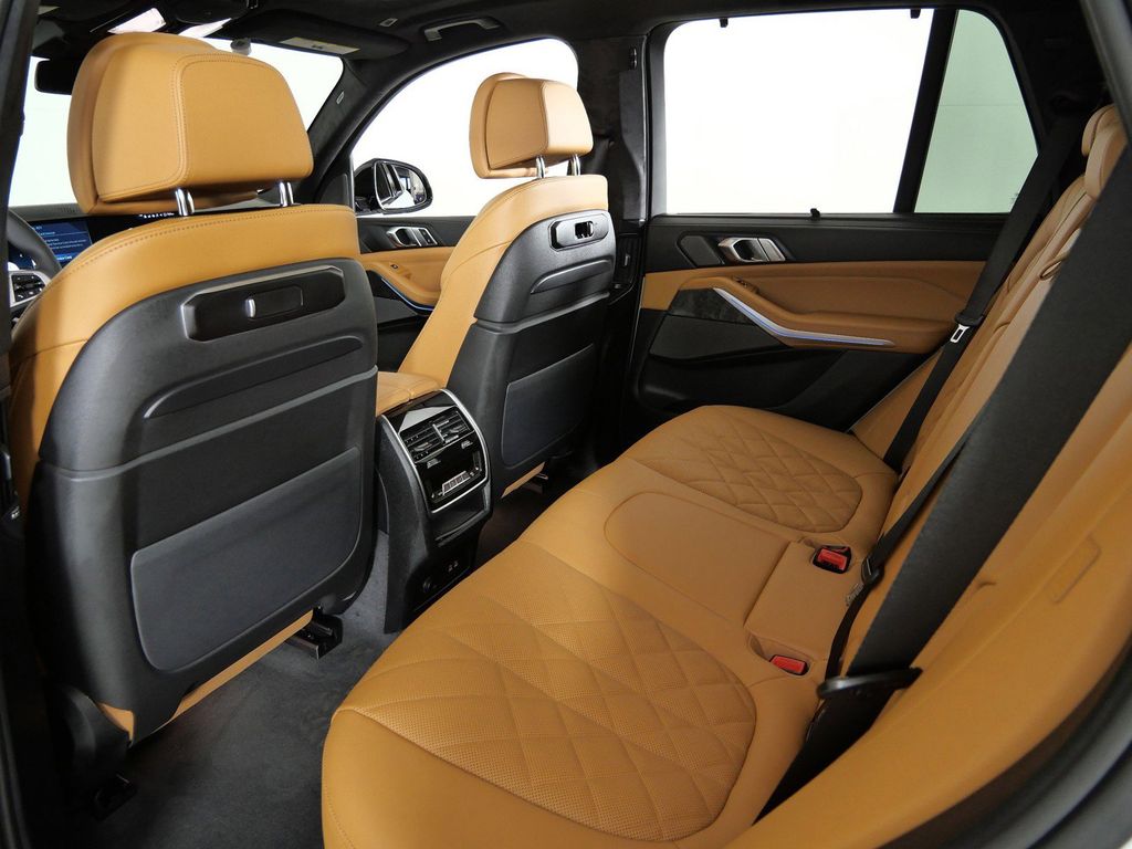 Thumbnail: 2026 BMW X5 - 32