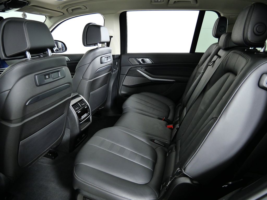 Thumbnail: 2020 BMW X7 - 32