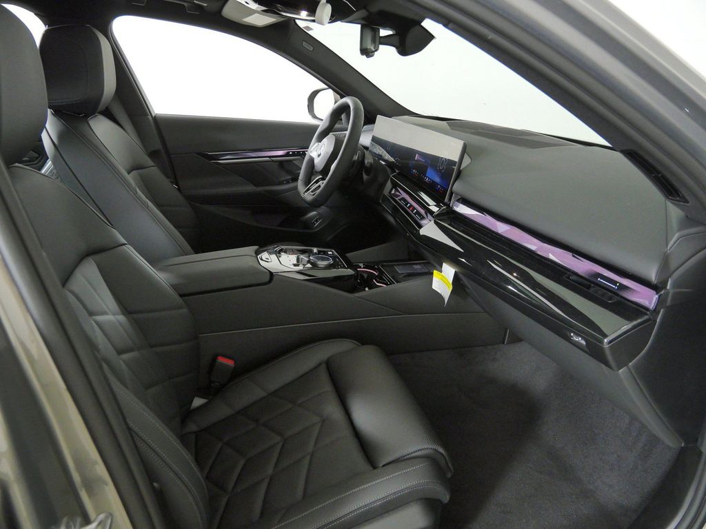 Thumbnail: 2027 BMW 5 Series - 20