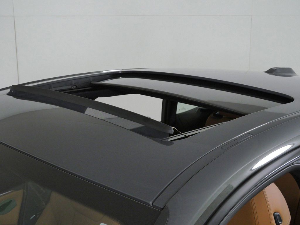 Thumbnail: 2026 BMW i4 - 17