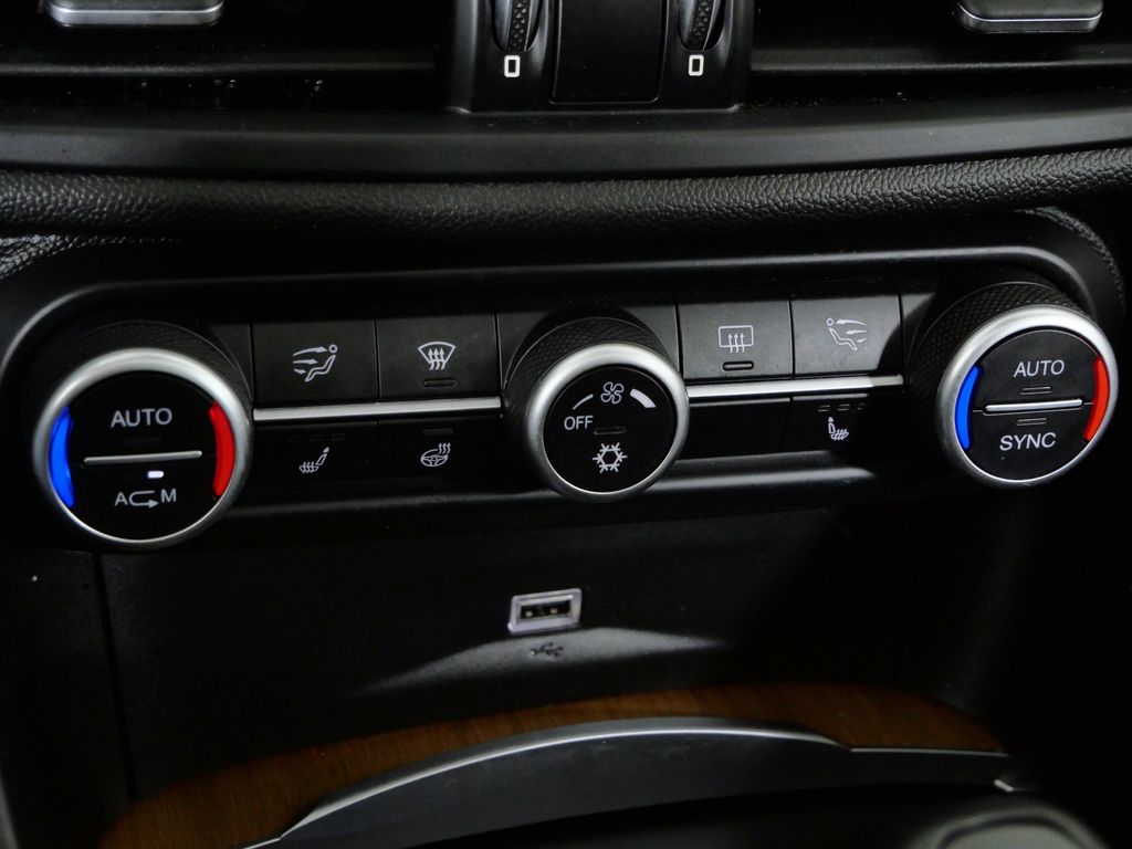 Thumbnail: 2017 Alfa Romeo Giulia - 45