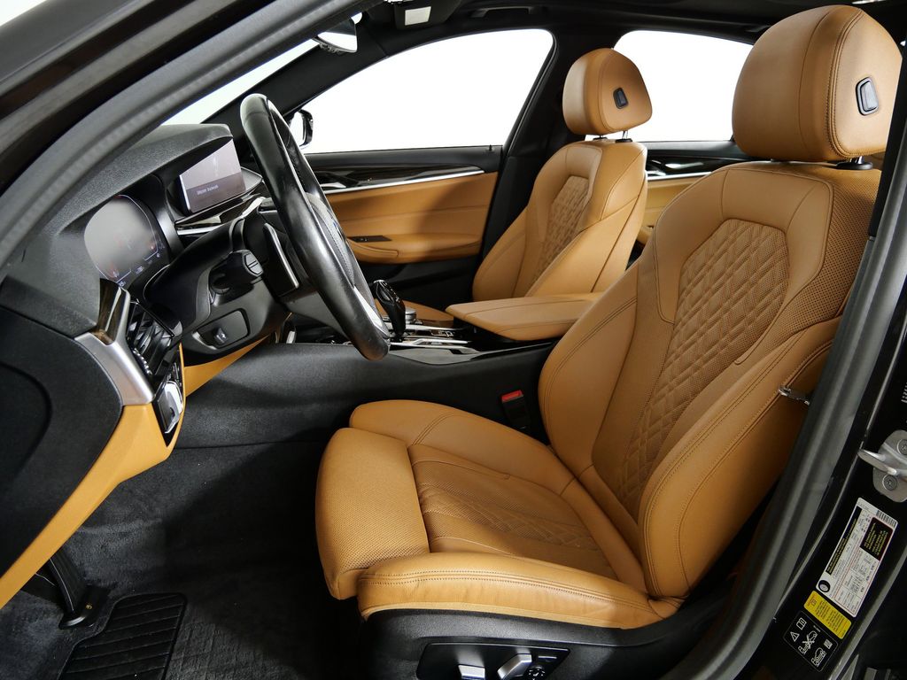 Thumbnail: 2021 BMW 5 Series - 35