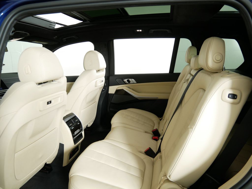Thumbnail: 2021 BMW X7 - 30