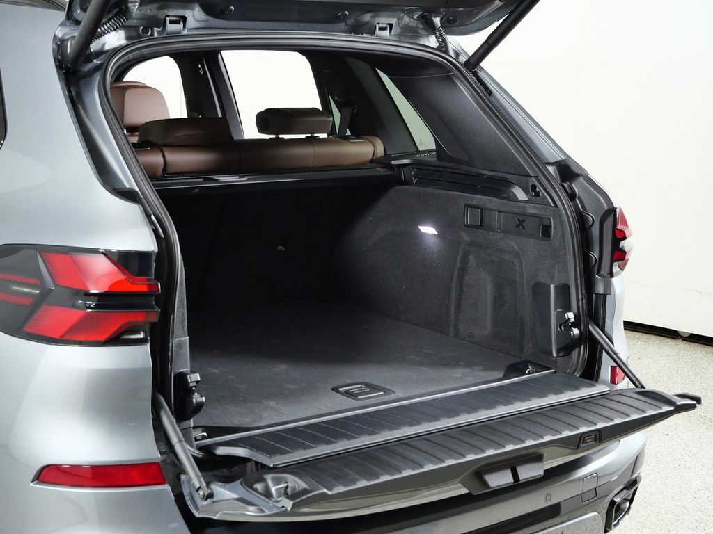 Thumbnail: 2026 BMW X5 - 29