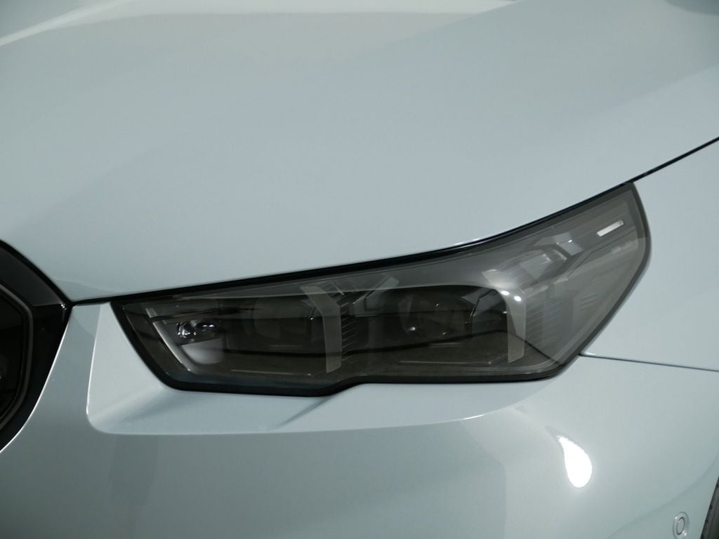 Thumbnail: 2025 BMW M5 - 16