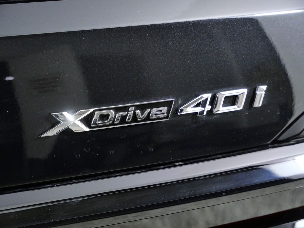 Thumbnail: 2026 BMW X7 - 12