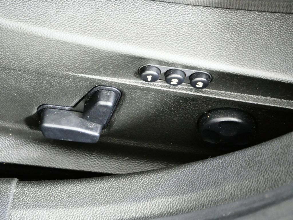 Thumbnail: 2017 Alfa Romeo Giulia - 38