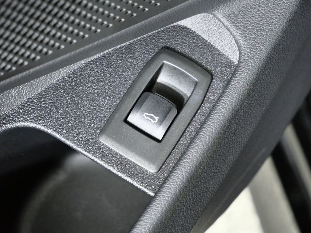 Thumbnail: 2021 BMW 3 Series - 37