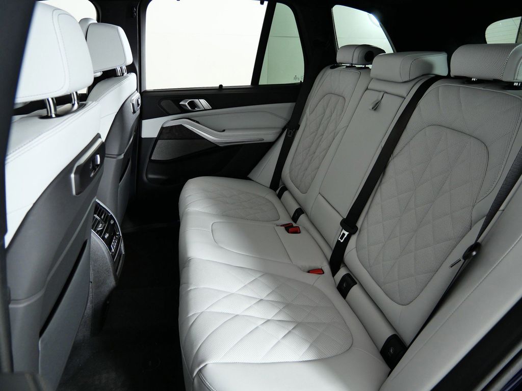 Thumbnail: 2026 BMW X5 - 32